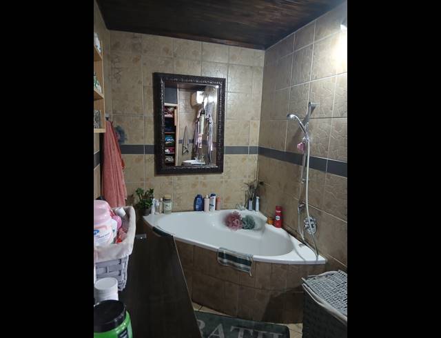 4 BEDROOM FREESTANDING FOR SALE IN SCHOEMANSVILLE